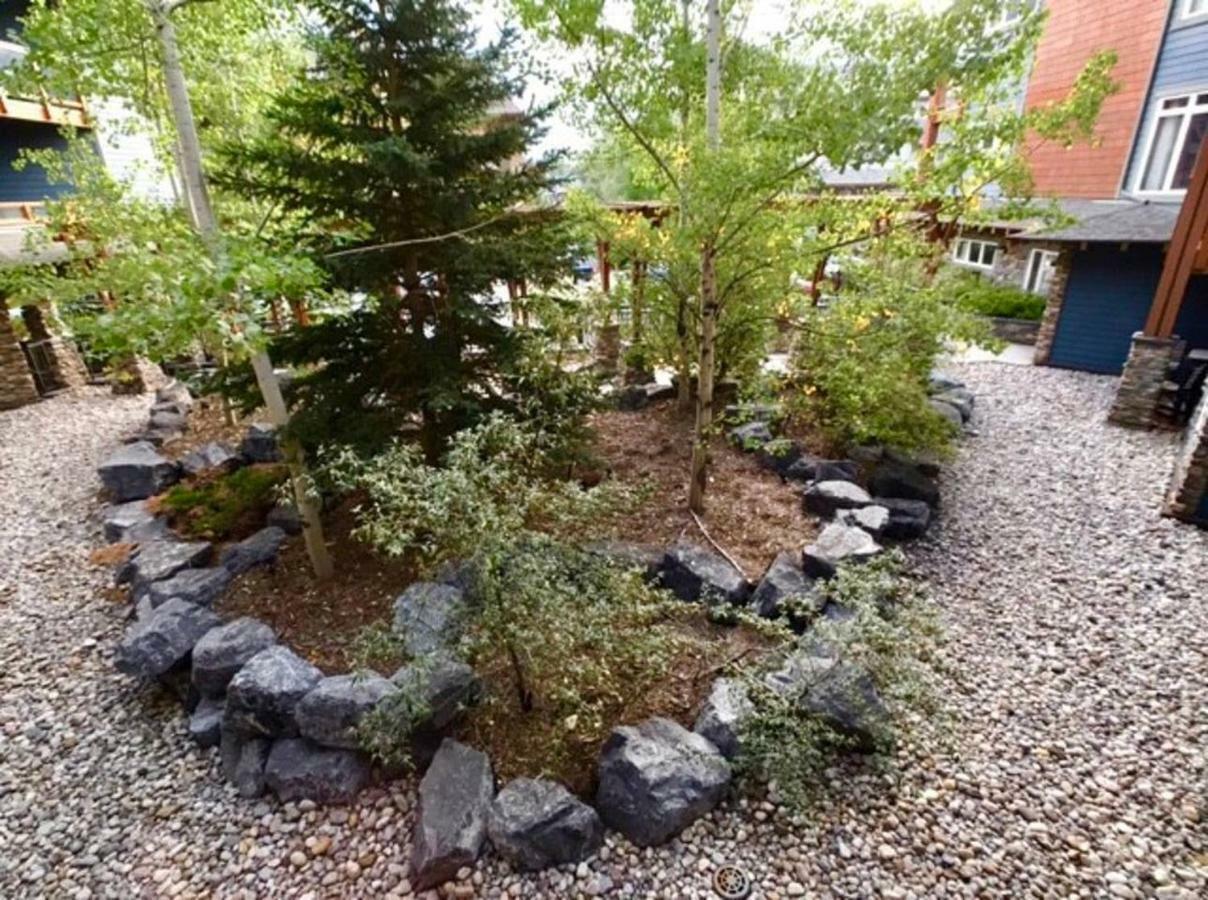 Luxurious & Spacious Mountain Retreat Canmore Exterior photo